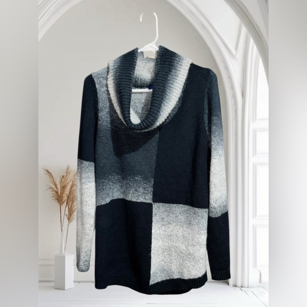 Women’s Blue and gray Sweater
